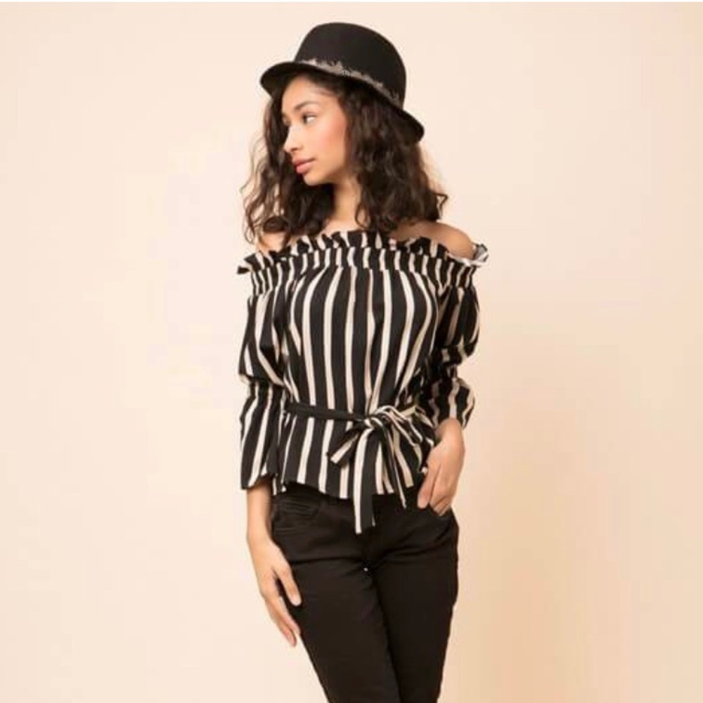 Off the shoulder stripe print  top